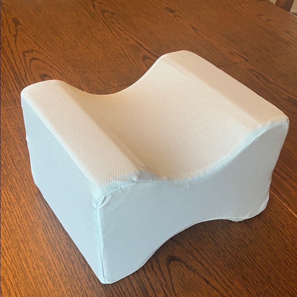 Sharper Image Cooling Comfort Knee Pillow